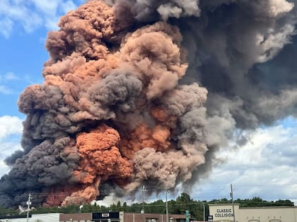 Se incendió BioLab, una planta de productos químicos para piletas y spas