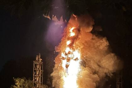 Se incendió un dragón animatrónico en Disneyland, California
