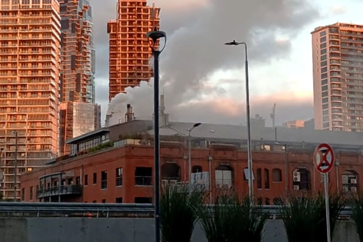 Se incendió un reconocido restaurante de Puerto Madero: dos personas asistidas y 50 evacuados