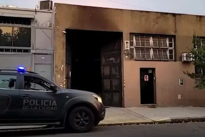 Se incendió una imprenta en Boedo y los efectivos encontraron el cuerpo de un hombre muerto
