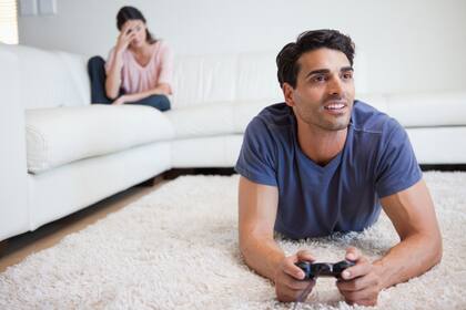 Se la pasaba jugando a los videojuegos. hasta que su madre se cansó y lo echó de la casa (Freepik)