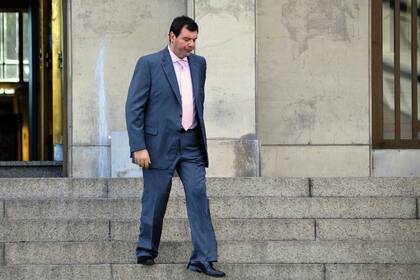 Se le entregó una cédula azul del vehículo de Caledonia Seguros; lo compartió con su hermano Freddy, con quien también tuvo un haras