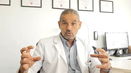 "Se llegó a una cifra récord de casi el 50% de positividad en los testeos. Esto ya es explosivo", dijo el especialista Roberto Debbag