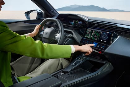 Se mantiene el i-Cockpit con volante chico al igual que en versiones anteriores