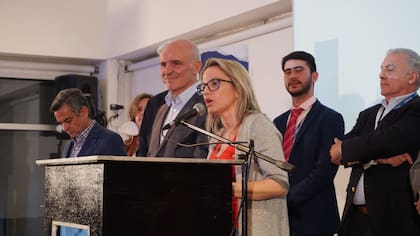Se necesita una voz fuerte y clara. Ahí vamos a estar nosotros. Si hay una verdadera oposición se llama Avanza Libertad”, afirmó Carolina Píparo en el búnker