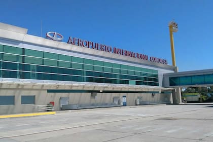 Se oficializó la habilitación del Aeropuerto Ambrosio Taravella de la ciudad de Córdoba como corredor seguro