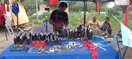 Se ofrecían estatuillas, banderas, medallas y otros souvenirs de Mama Antula