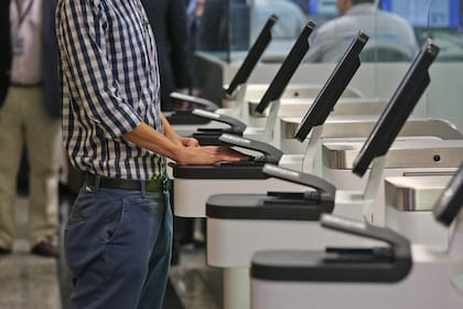 Se podrán entrar celulares y laptops sin declararlos en la Aduana