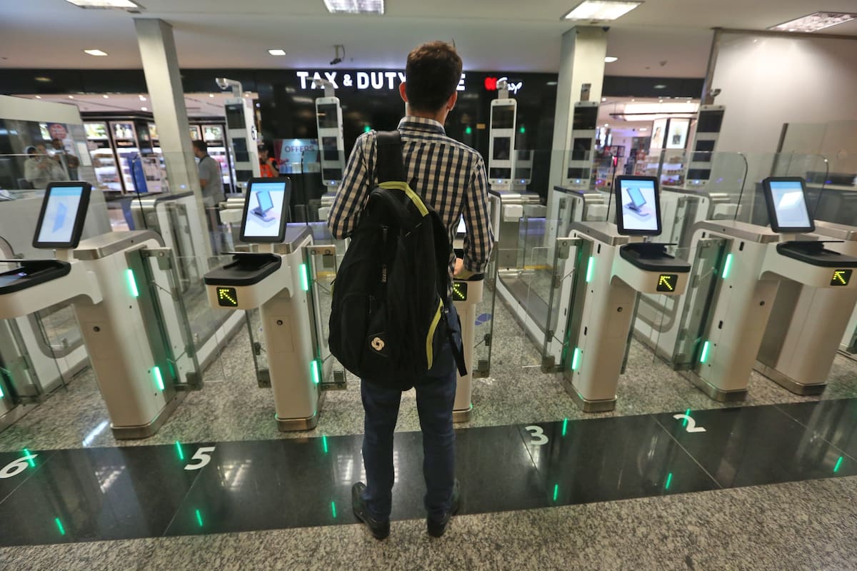 Se podrán entrar celulares y laptops sin declararlos en la Aduana