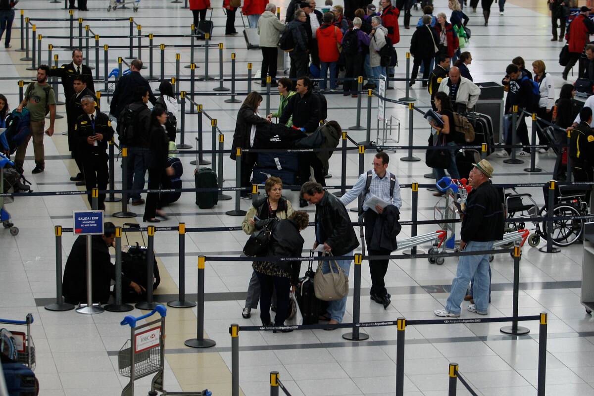 Se podrán hacer los trámites de migraciones para los EE.UU. en Ezeiza