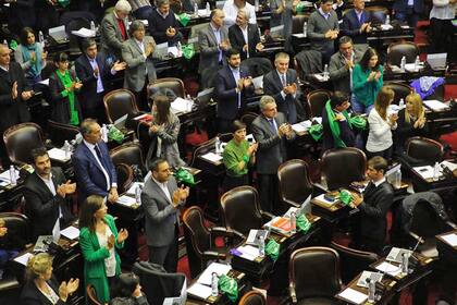 Se podrían ir hasta 72 de los 129 diputados que avalaron el proyecto, mientras que el sector que lo rechazó sufriría menos bajas; cómo impacta en el armado de listas