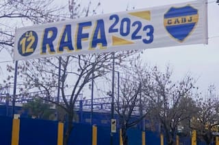 Aparecieron pasacalles de Rafael Di Zeo en los alrededores de la Bombonera