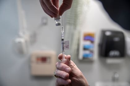 Noruega subrayó que no hay un vínculo establecido entre la vacuna Pfizer/BioNTech contra el covid-19 y la muerte de ancianos vacunados en ese país