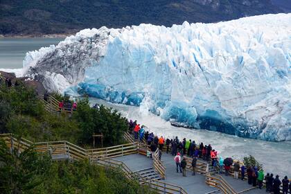 Se prevé que la caída del puente de hielo será cuestión de horas