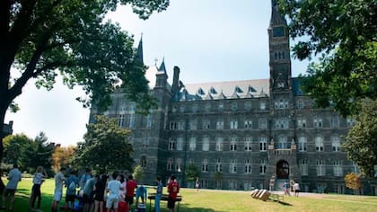 Se prevé que las autoridades universitarias mantengan las clases en línea hasta la temporada de otoño