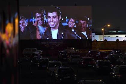Se proyectó Grease en la reapertura en el Autocine Madrid