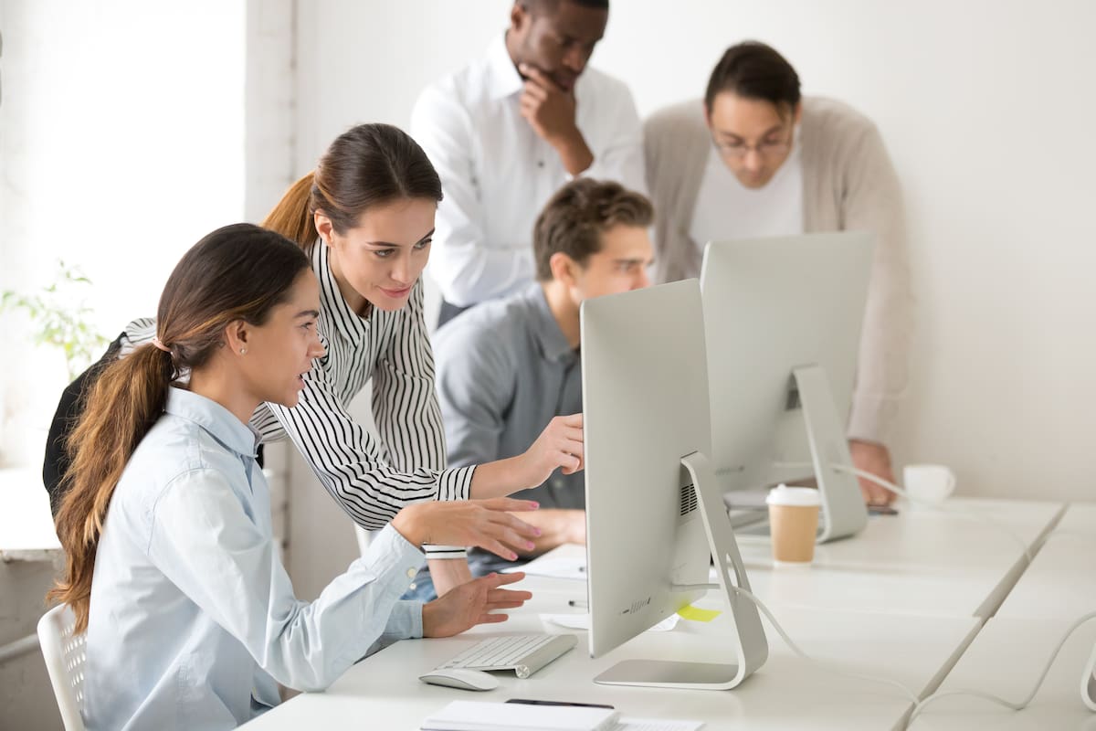 Se puede cambiar de empresa, de cargo, de país o de industria. Incluso se puede cambiar de nombre en LinkedIn. Pero hay algo mucho más difícil de mover: el jefe que se lleva adentro