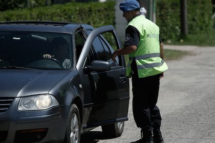 ¿Se puede circular un auto sin cédula azul?