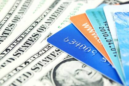 En febrero el consumo en dólares con tarjetas de crédito registrara una suba interanual del 204,9%.
