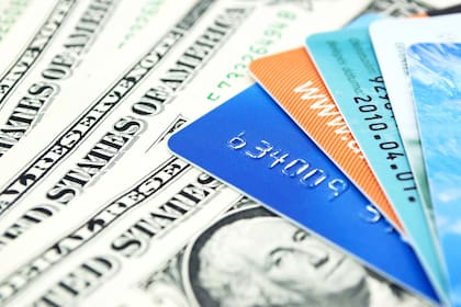 Se puede evitar el pago del impuesto PAIS si se cancela el resumen de la tarjeta con dólares