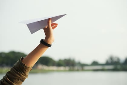 Se puede hacer un avión de papel en pocos pasos