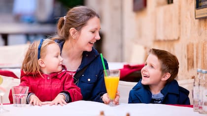 Se puede ir a comer afuera con los chicos y que todos la pasemos bien, si elegimos bien el lugar
