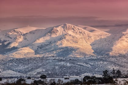 Se puede ir a Navacerrada en ómnibus. El viaje tarda una hora y cuesta 6 euros