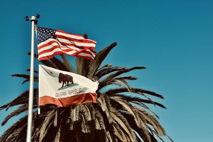 Se puede llamar a la Línea Directa para Votantes en California para conocer el centro de votación asignado