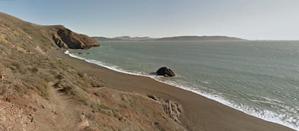 Se puede llegar a Black Sands Beach en media hora desde San Francisco
