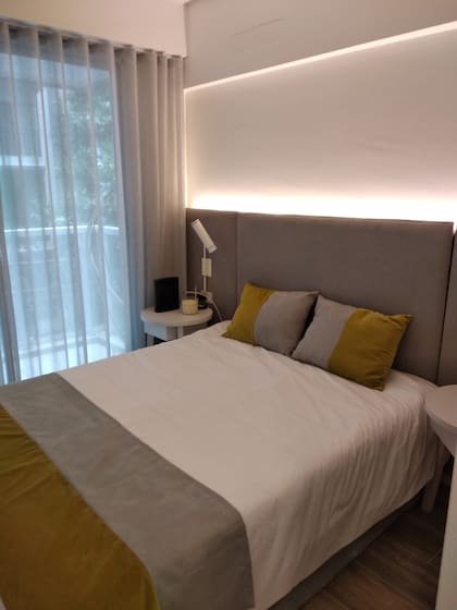 Se puede optar por poner luces en falsos techos o con apliques de pared y techo que proyecten luz difusa