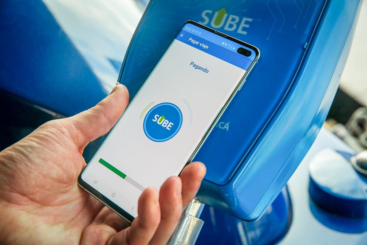 Se puede pagar el colectivo con el celular a partir de la SUBE digital