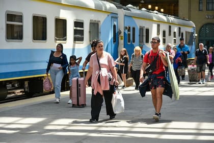 Se puede viajar en tren de larga distancia desde la ciudad de Buenos Aires hasta Mar del Plata