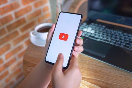 Se pueden descargar los videos de YouTube con varios sitios web o aplicaciones disponibles tanto en la computadora como en el celular