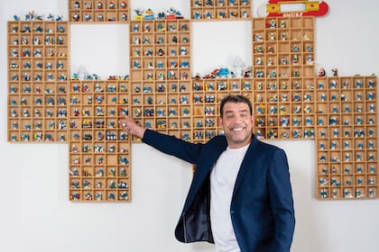 "Sé que para muchos siguen siendo símbolo de mala suerte pero a mí no me importa", dice.