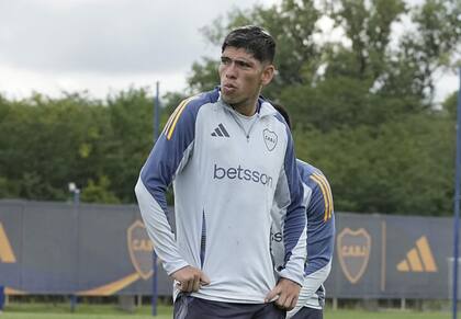 ¿Se queda afuera? Carlos Palacios se ausentó de un entrenamiento y podría ser sancionado