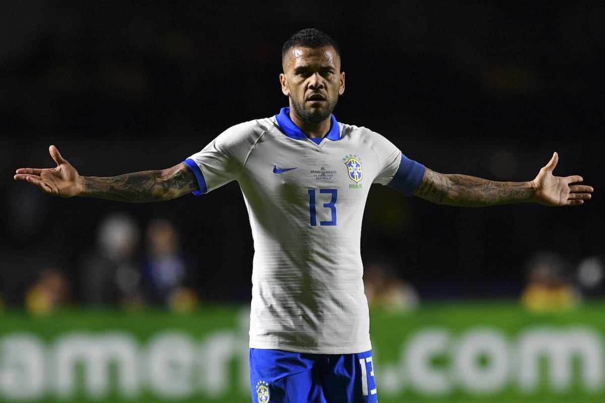 Se queja Dani Alves; el capitán de Brasil criticó a los simpatizantes paulistas, más hinchas de sus clubes que del seleccionado.