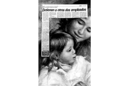 La exposición hace arte con las noticias y el material de archivo y formula su propia hipótesis