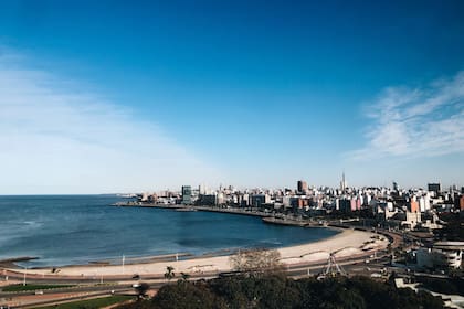 Se reactivaron los viajes a la Banda Oriental y allá también llega Club LA NACION con sus beneficios imperdibles.