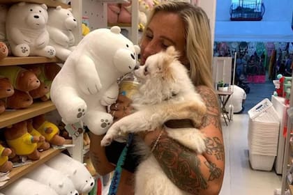 se realizó una autopsia y también se levantaron pruebas del departamento, pero el cuerpo fue cremado, por lo que no podrán realizarse más peritajes sobre los restos de la modelo