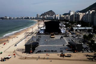 Se reanuda el montaje del escenario para el concierto de Shakira en Brasil tras la muerte de un trabajador