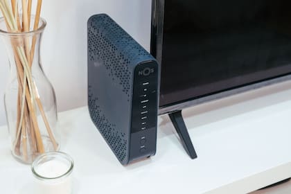 Se recomienda colocar el router en una posición central, elevada y lo más despejada posible