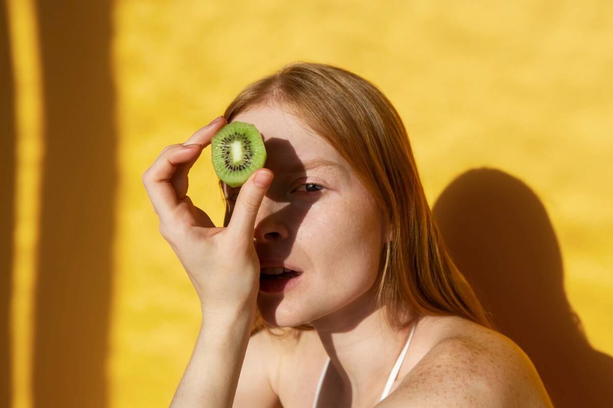 Se recomienda comer kiwi - crédito El País