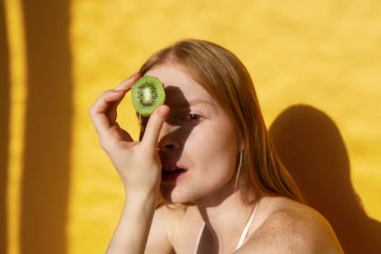 Se recomienda comer kiwi - crédito El País