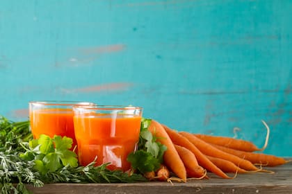 Se recomienda consumir medio vaso de jugo de naranja por día