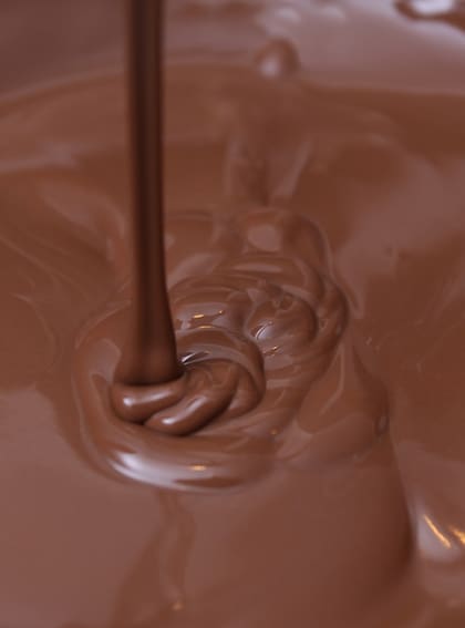 Se recomienda consumir no más de 30 gramos de chocolate por día, preferiblemente los que tienen un porcentaje de cacao del 75% o más