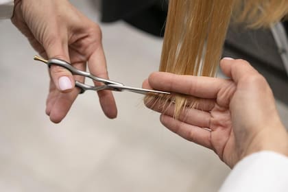 Se recomienda cortar las puntas del pelo cada cierta cantidad de tiempo.