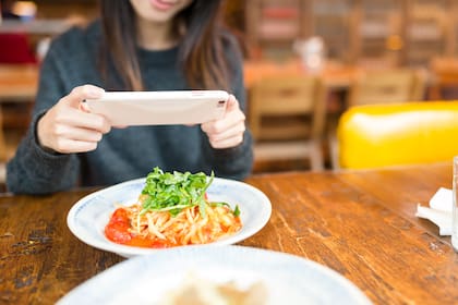 Se recomienda eliminar estímulos externos a la hora de comer y crear un entorno tranquilo