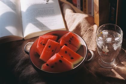 Se recomienda ingerir cinco porciones de sandía por día (Foto Pexels)