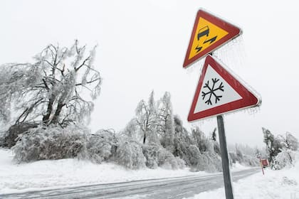 Se recomienda no frenar ni acelerar en caso de chocar con hielo negro mientras se conduce (Safety Line)