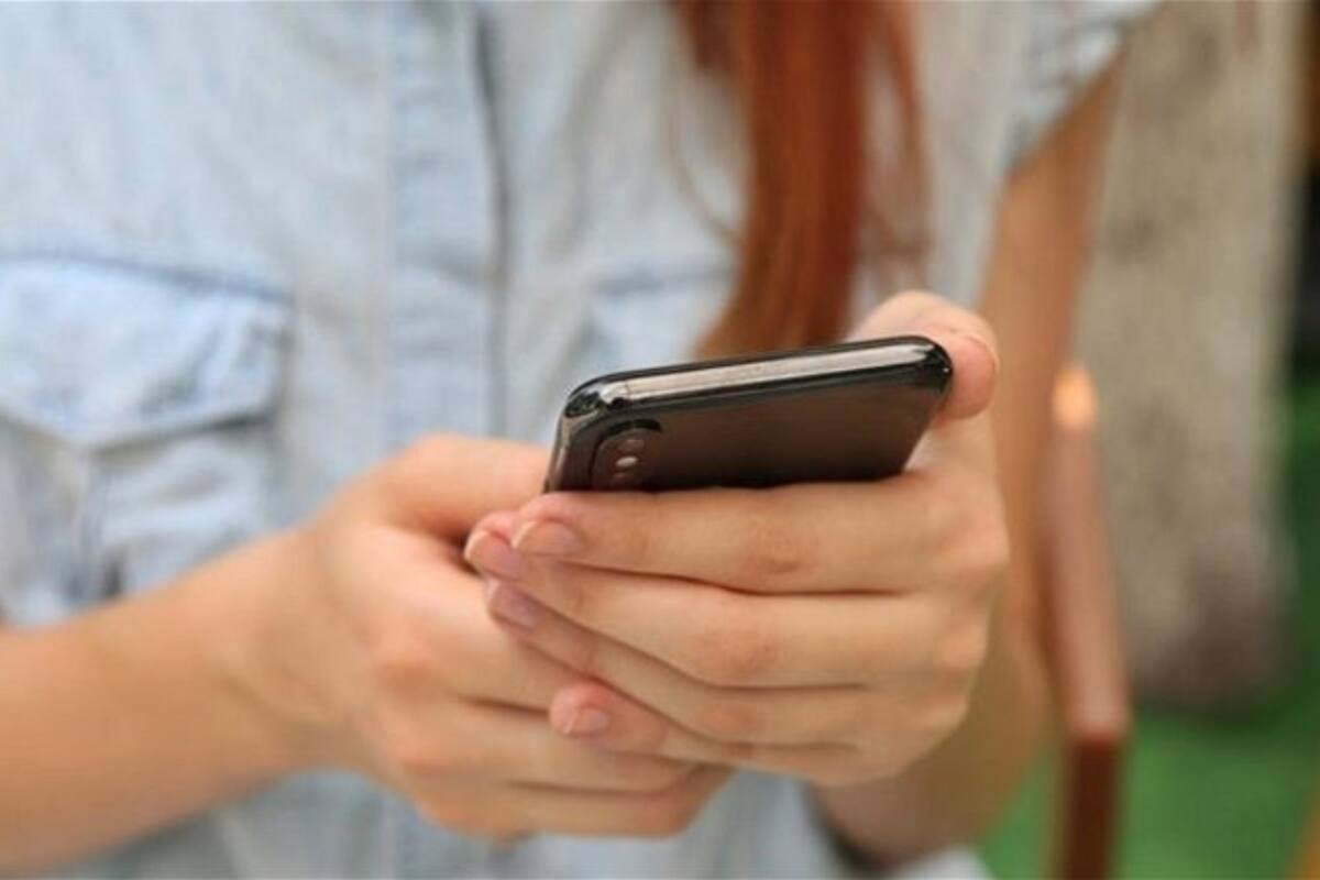 Se recomienda no silenciar las notificaciones para evitar la revisión compulsiva de los móviles (Foto: iStock)